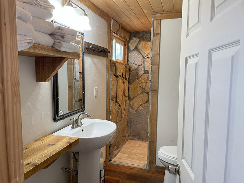 Big Bend State Park Hotel | Bathroom in the Saloon Room